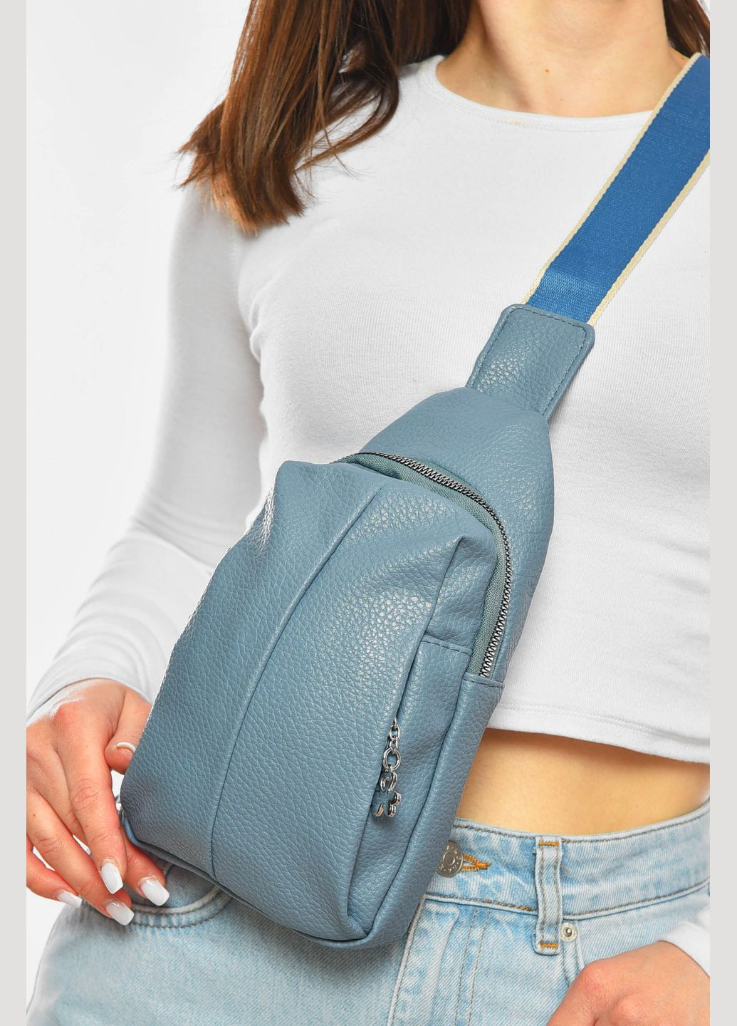 Бананка женская однотонная из экокожи голубого цвета Let's Shop (329405013)