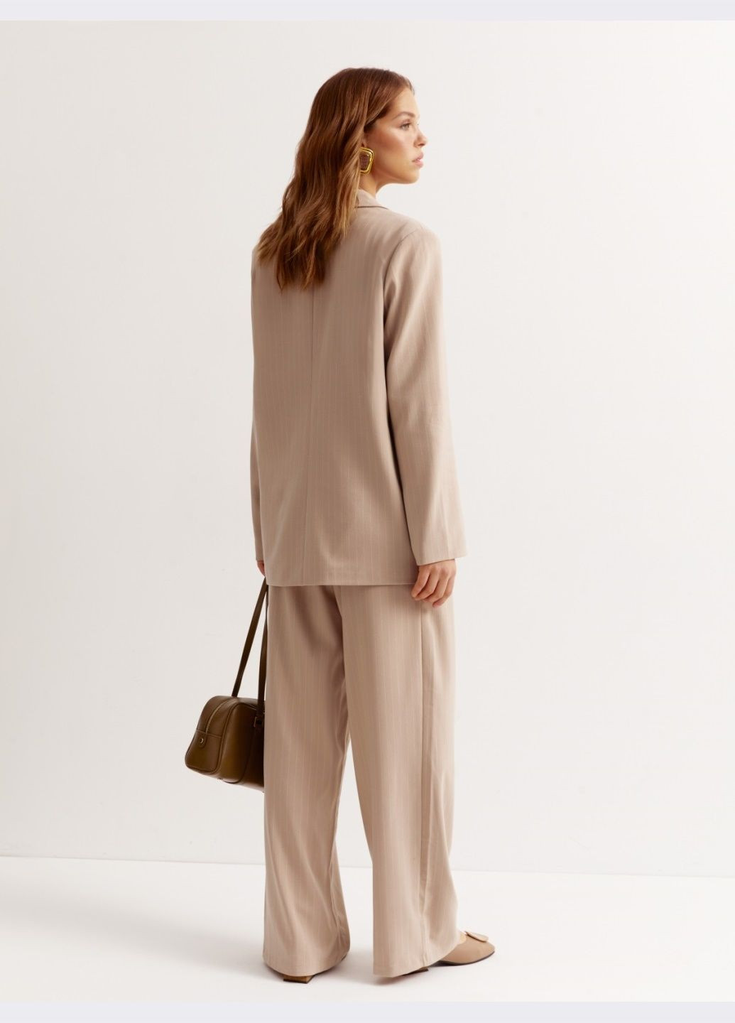 брючный костюм бежевого цвета в полоску Dressa (278802373)