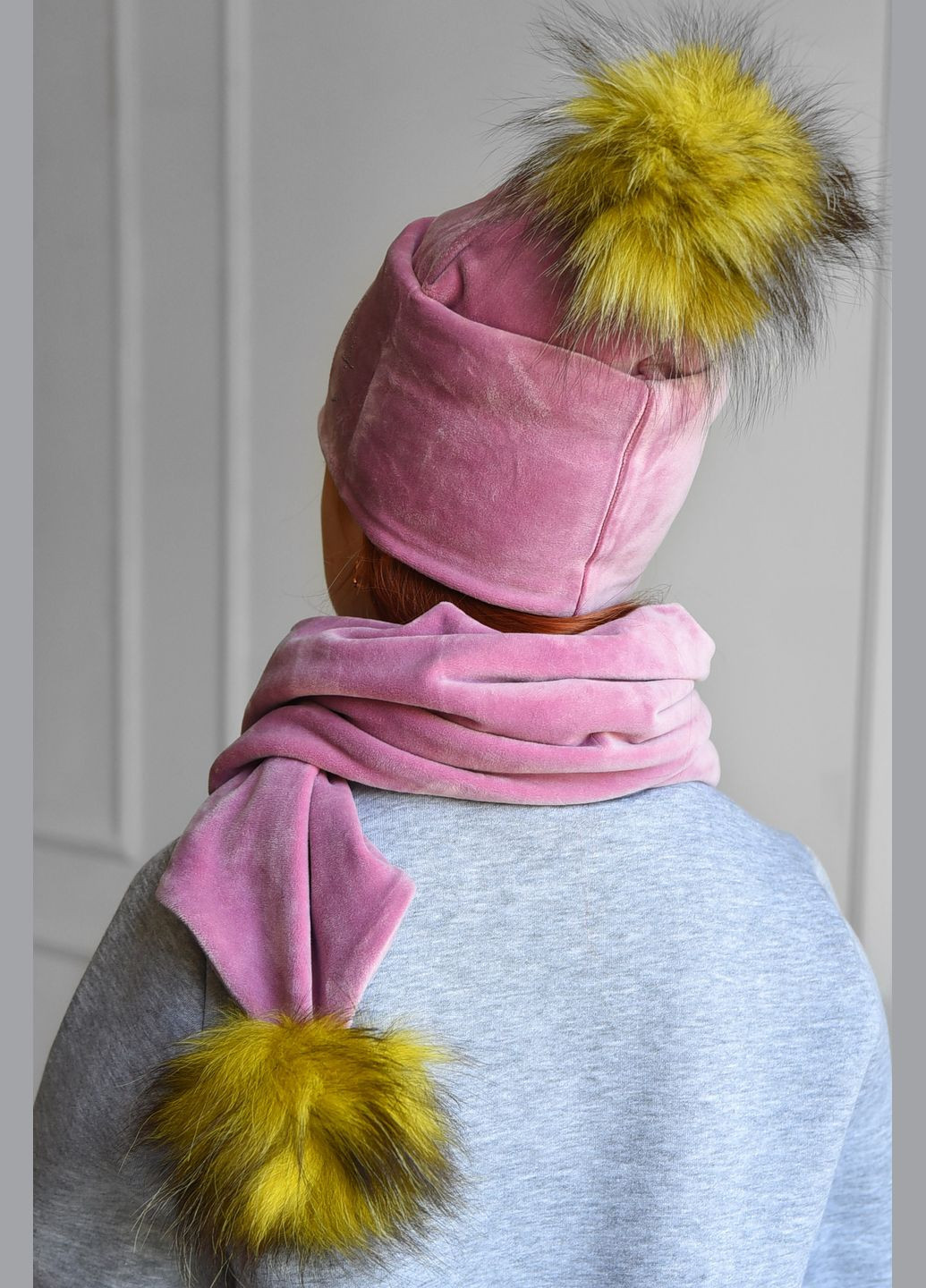 Набір шапка+шарф підлітковий для дівчинки велюровий рожевого кольору Let's Shop (301764074)