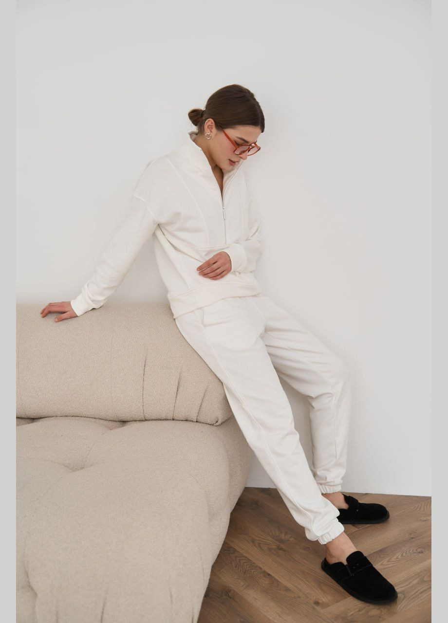 Женский костюм со стойкой цвет белый р.L 451323 New Trend (282930623)