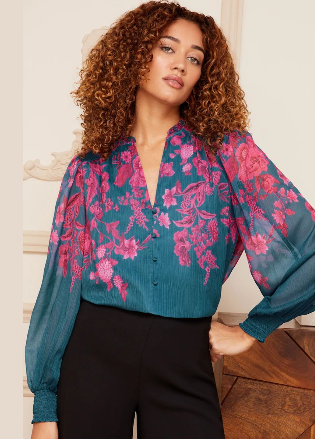 Блакитна блузка жіноча в принт квітів love roses No Brand