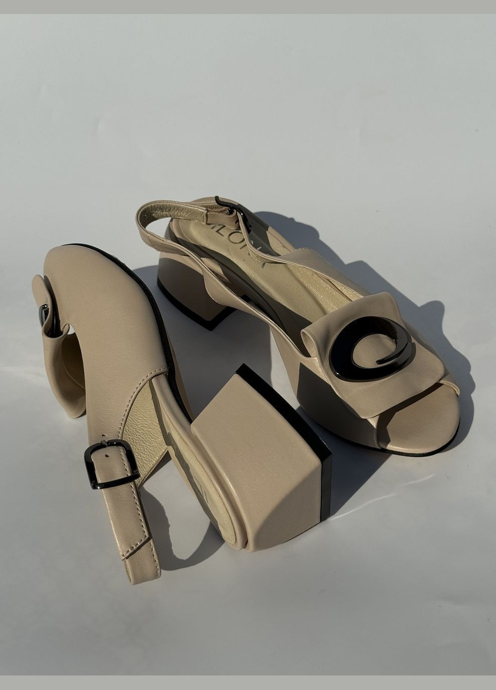 Бежевые босоножки Ilona