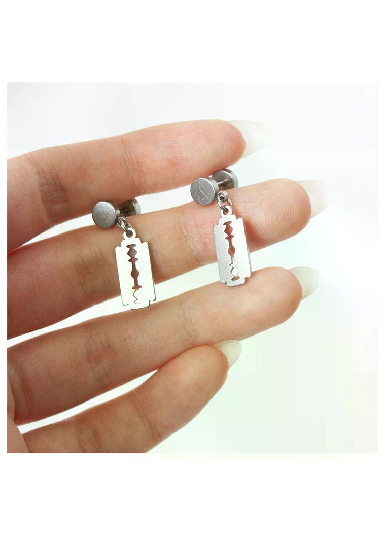 Металева сережка унісекс з лезом в мінімалістичному панк стилі срібляста базова невелика кежуал сережка-гвоздик підліткова y2k No Brand (348431259)