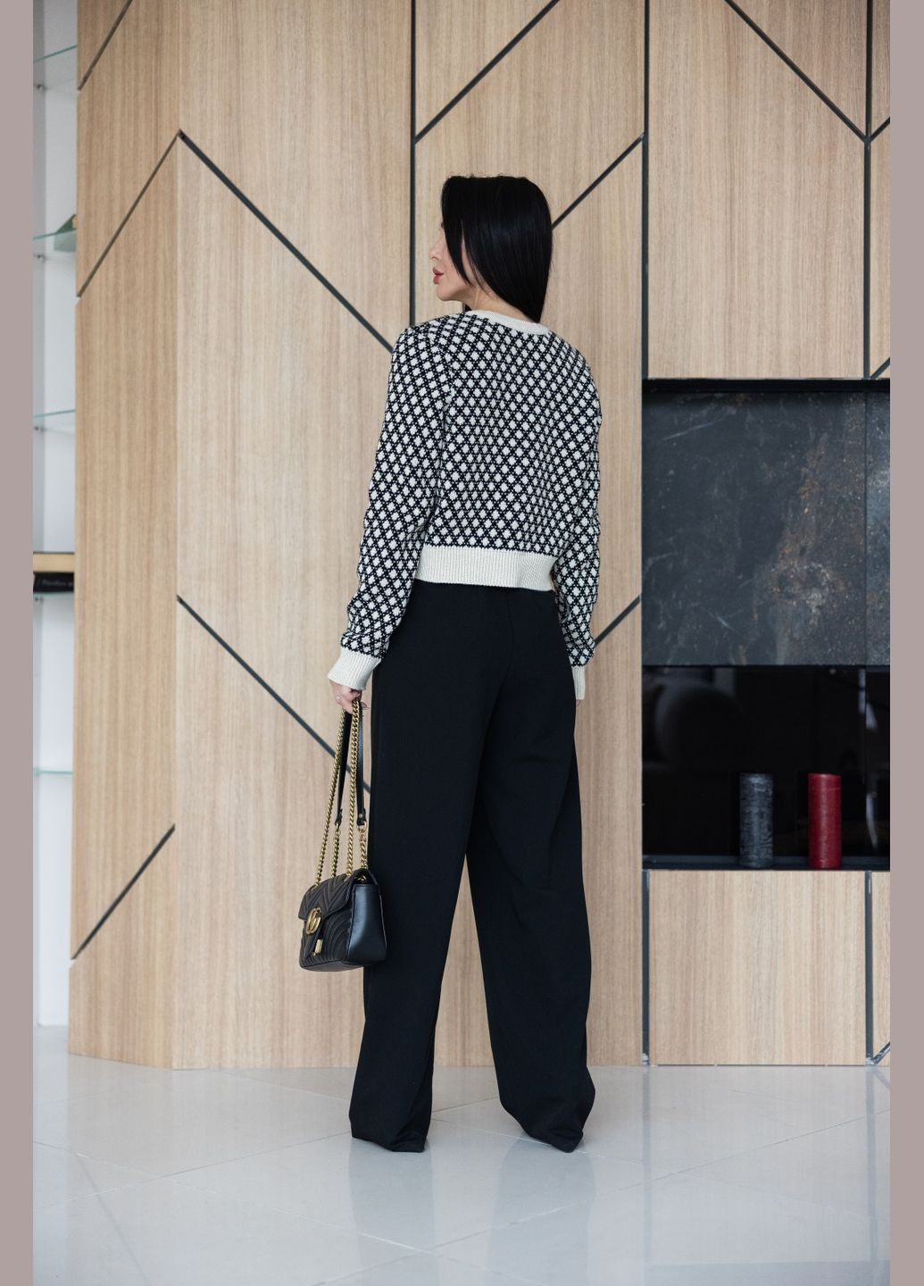 Черно-белый демисезонный кардиган Larionoff