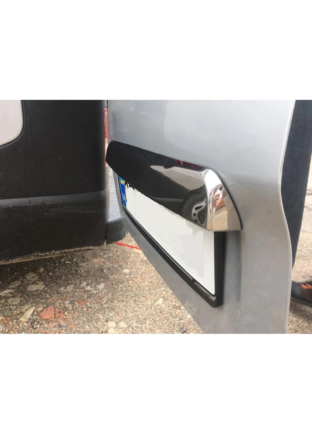 Планка над номером (нерж) Турецька сталь для Renault Trafic 2015- рр CARMOS (392209861)
