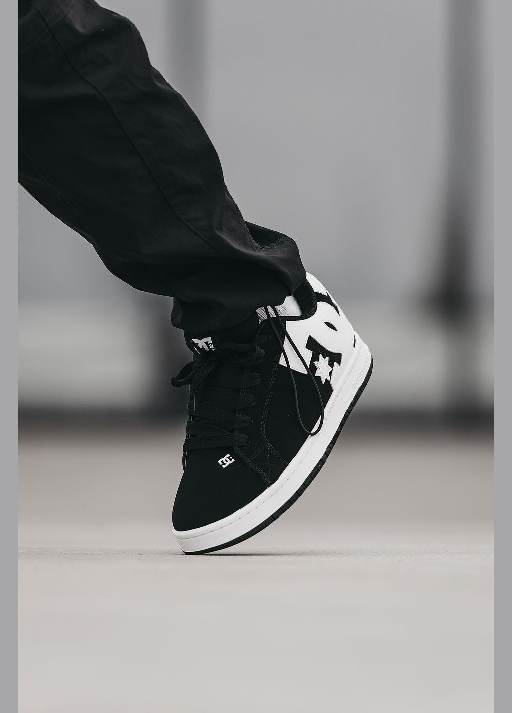 Чорно-білі всесезон кросівки чоловічі і жіночі dc shoes court graffik black white | дс шуз чорно-білі No Brand