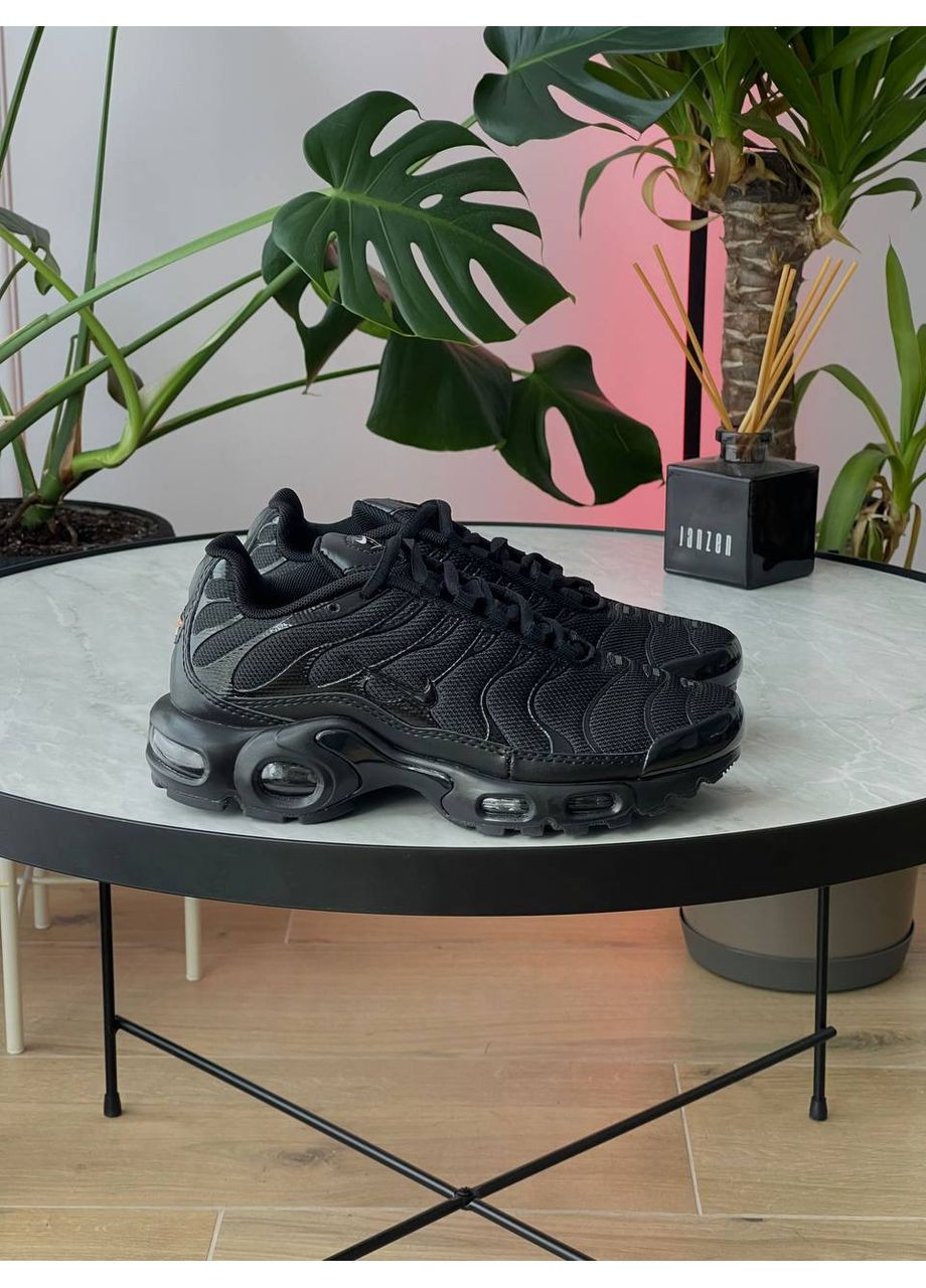 Черные демисезонные кроссовки мужские и женские nike air max tn plus black | найк тн плюс черные No Brand
