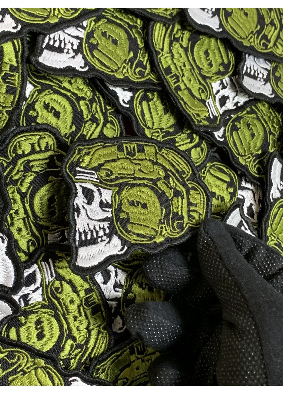 Шеврон Череп у шоломі. Реколор (Форма контурна. На липучці) Розмір 7x8см No Brand (369924626)