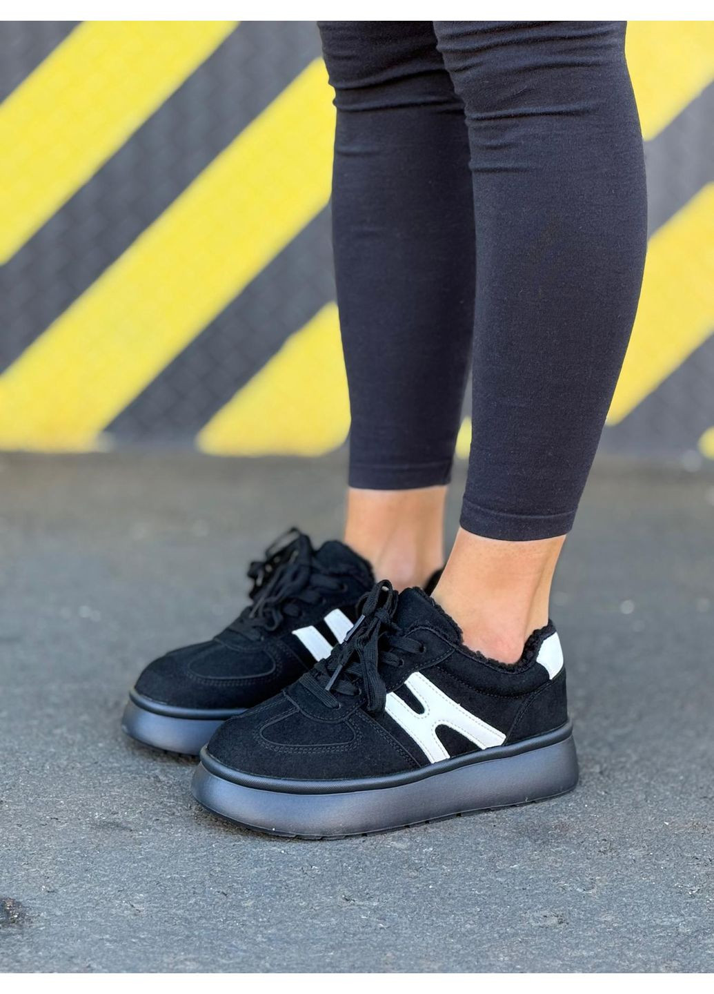 Женские кроссовки чёрные из натуральной замши тёплые на меху кеды на холодную осень зиму No Brand чёрные зима (366089055)