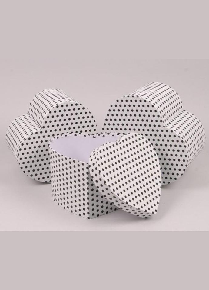 Комплект белых коробок для цветов Сердце в черный горошек 3 шт. 39890 Flora (311202672)