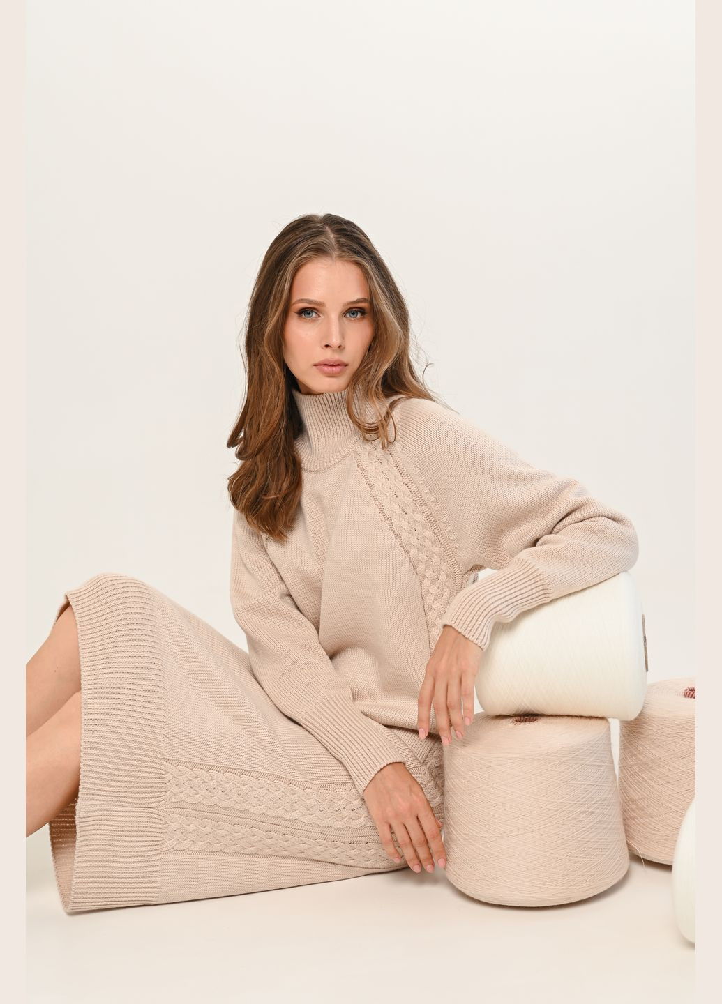 Бежевое деловое платье макси молоко Teplo однотонное