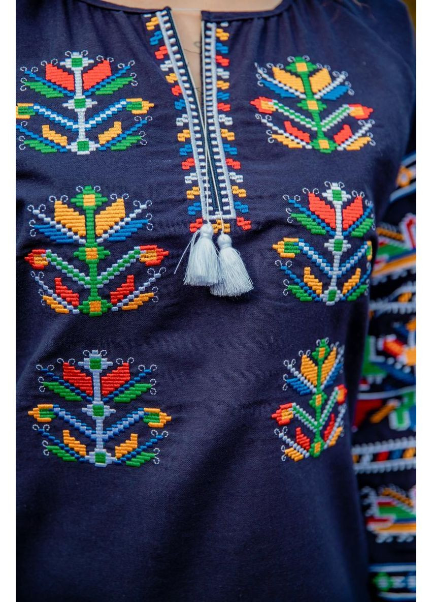 Синя жіноча вишиванка темно-синя з кольоровою гладдю та орнаментом у вигляді птахів і символів, m льон (301034972)