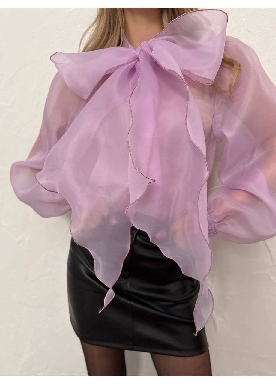 Лавандовая женская блузка с рукавами-фонариками и бантом на шее. MonCher