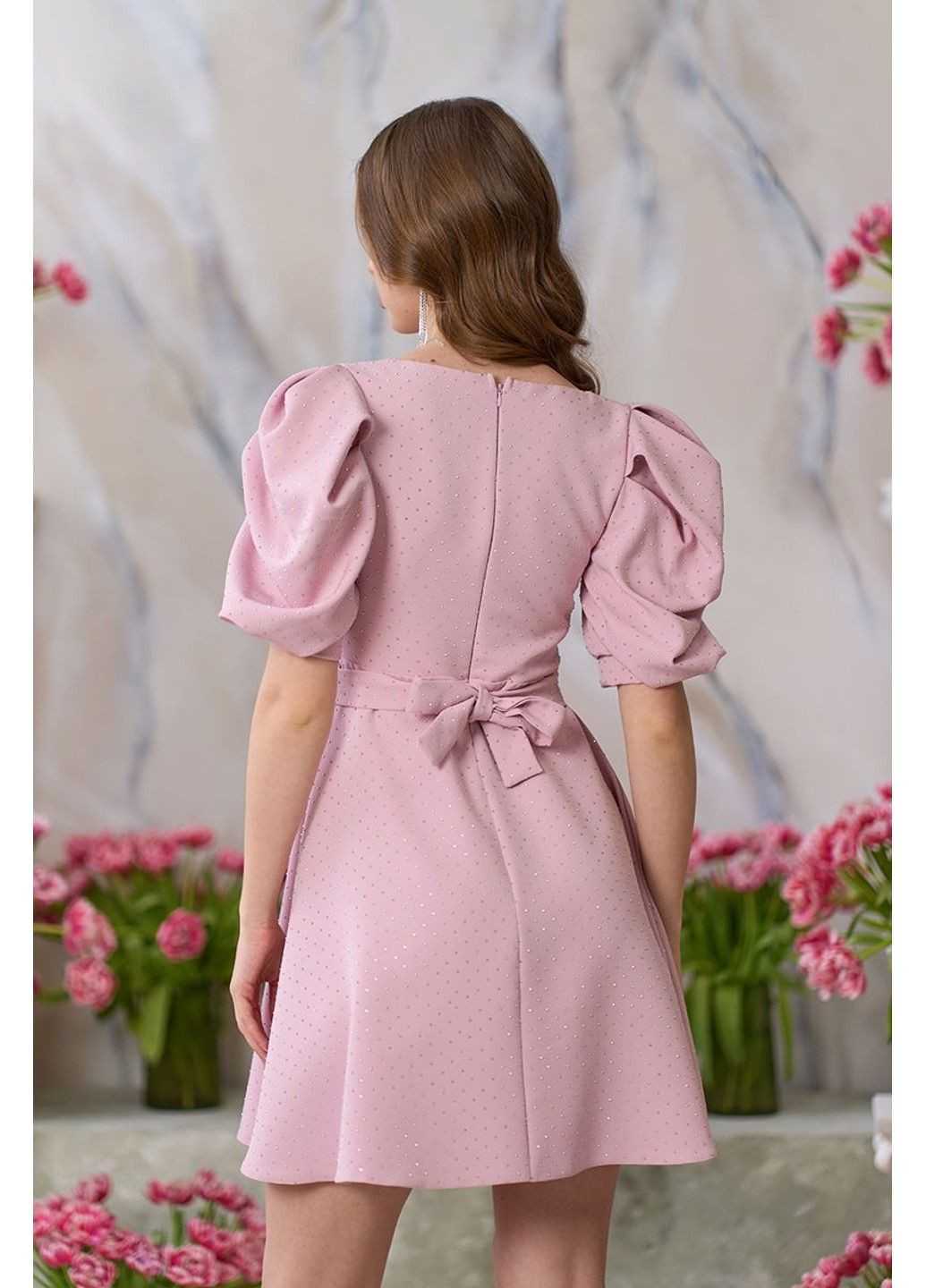 Розовое коктейльное короткое платье со стразами 24118 розовая Tanita-Romario