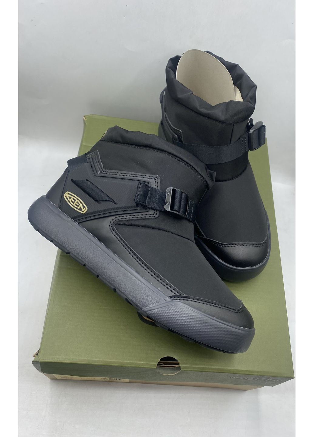 Черные зимние дутики hoodzerra Keen