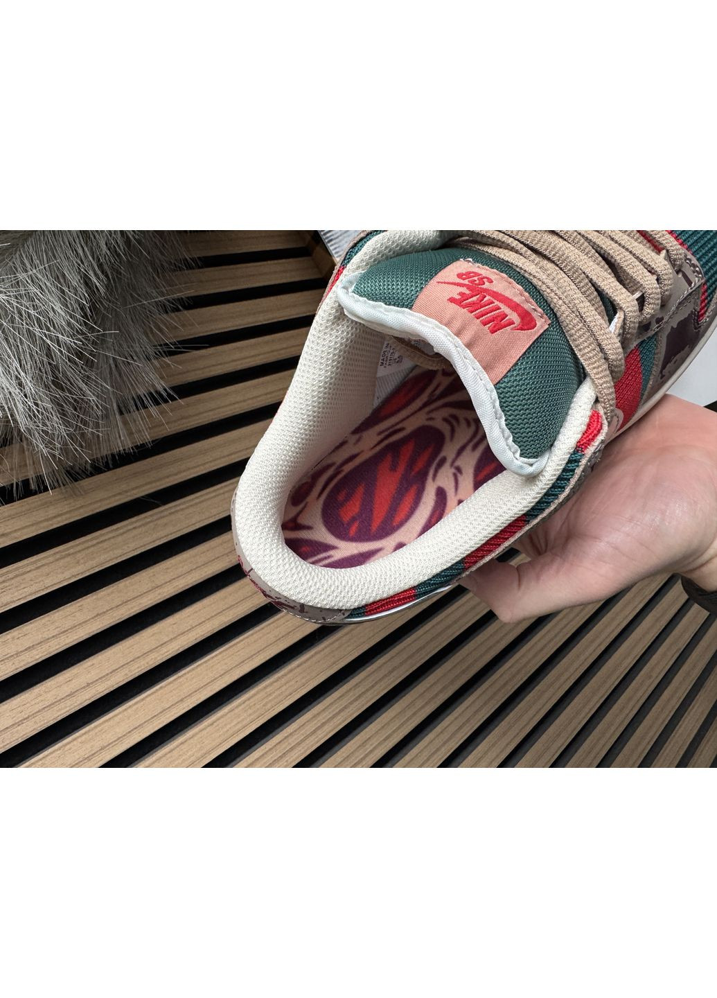 Коричневые демисезонные кроссовки мужские и женские nike sb dunk low freddy krueger brown red green | найк сб данк низкие коричневые красные зеленые No Brand