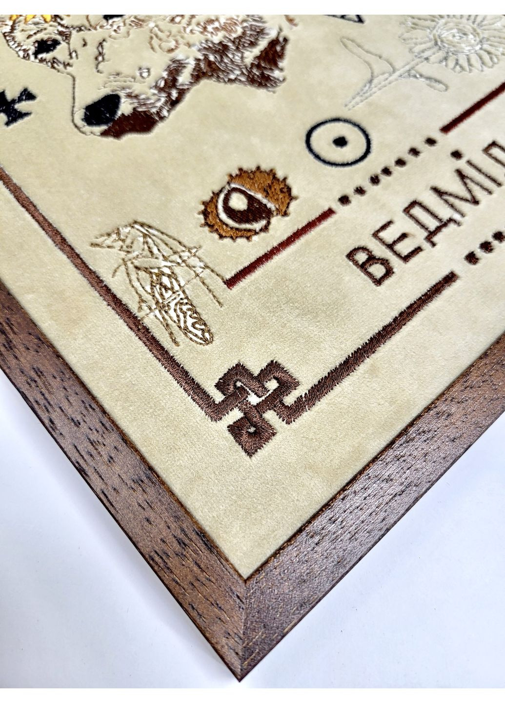 Картина-оберіг Віканський оракул Ведмідь 34×24 см бежевий оксамит з вишивкою (NF0100) Tiferet-NF (371772215)