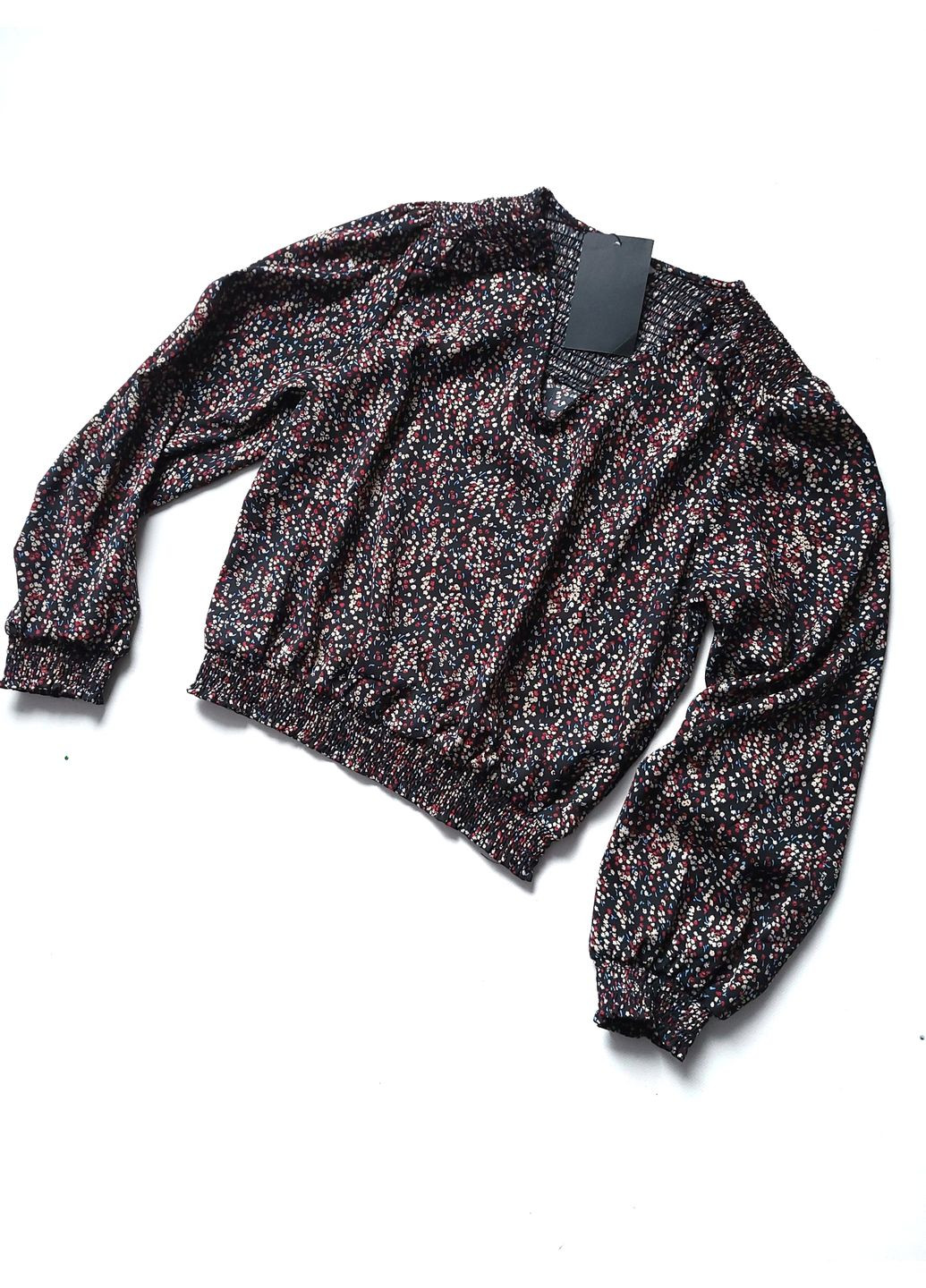 Чорна блузка жіноча в принт мілких квітів чорна Only