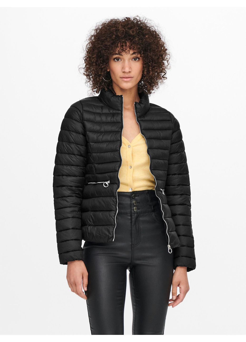 Чорна демісезонна демісезонна куртка жіноча чорна,розмір м Only