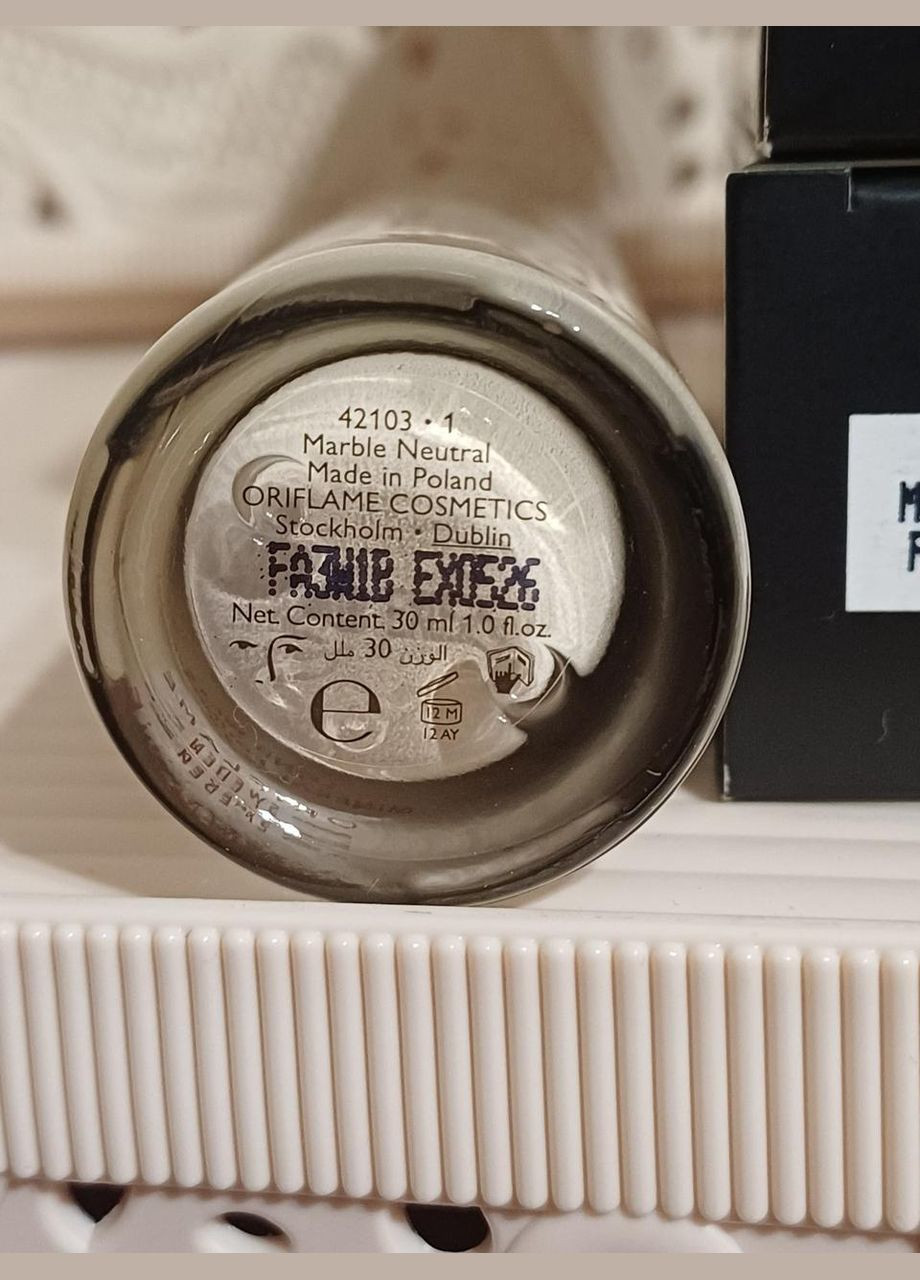 Стійка мінеральна тональна основа Giordani Gold Оріфлейм SPF 20 42103 Нейтральний Мармуровий Oriflame (370955458)