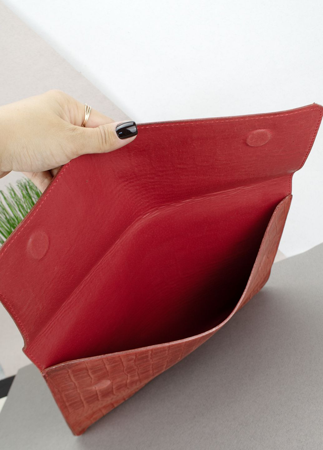 Чохол для MacBook Air 13" шкіряний на магнітах (папка-конверт А4) 801 червоний крокодил HandyCover (305532829)