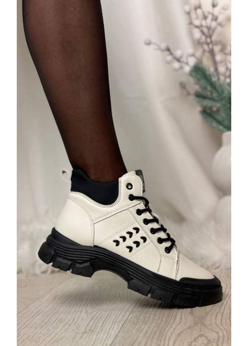 Зимние ботинки женские зимние на меху белые (n033) Loretta прессованная кожа