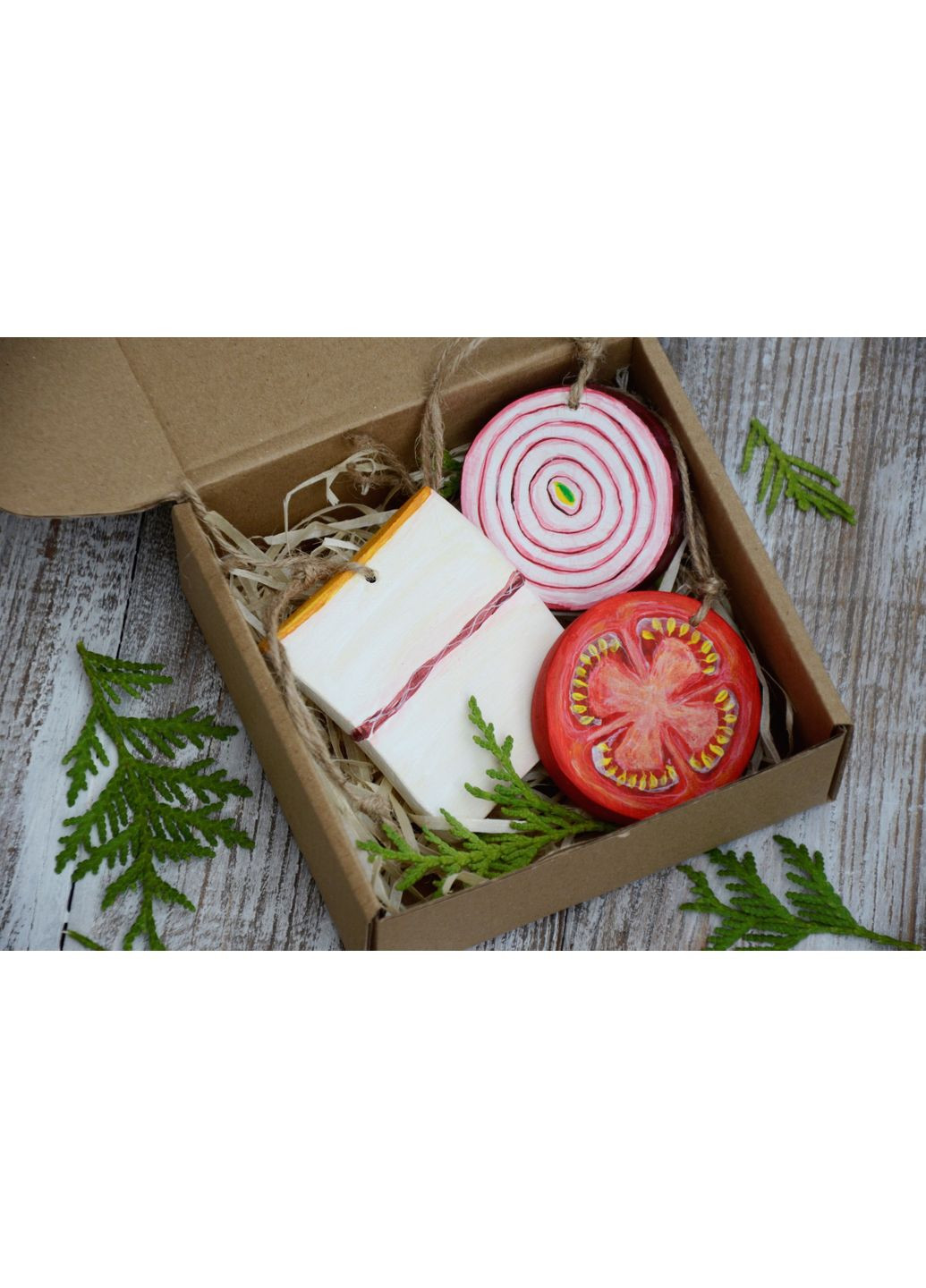 Набор деревянных подвесок - сувенир "Лук, сало и помидор". Lucy Kozyra (367080320)