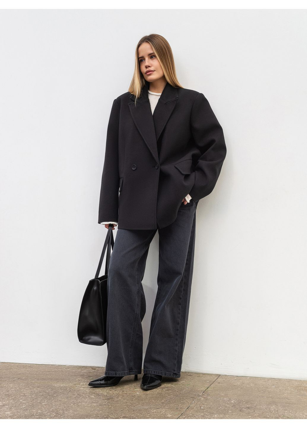 Черное зимнее Двубортное утепленное пальто Romashka