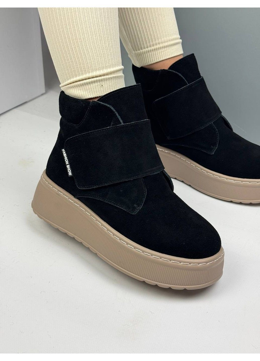 Зимние 592 ботинки зимние черные замшевые на липучках Hengji из натуральной замши