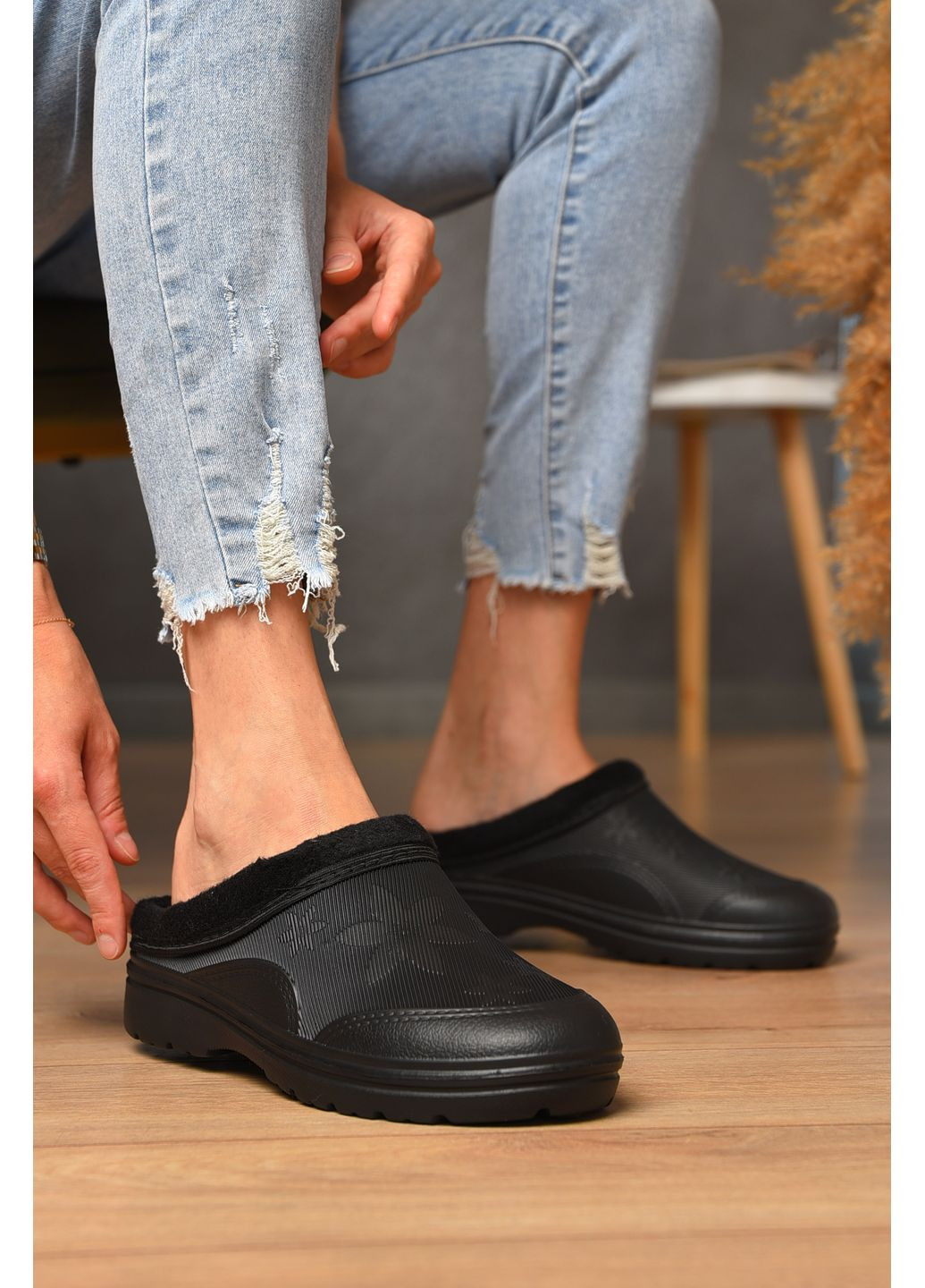 Калоші жіночі без задника утеплені чорного кольору Let's Shop (352690201)