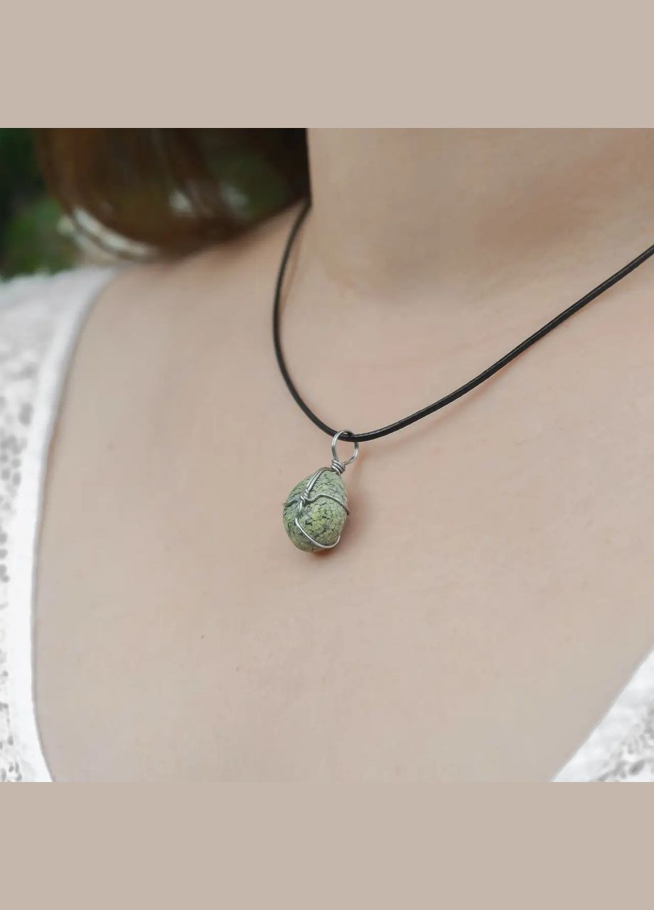 натуральний камінь Змійовик в обплетенні 30мм+- на шнурі L-45-50см нержавіюча сталь No Brand Кулон (335054191)