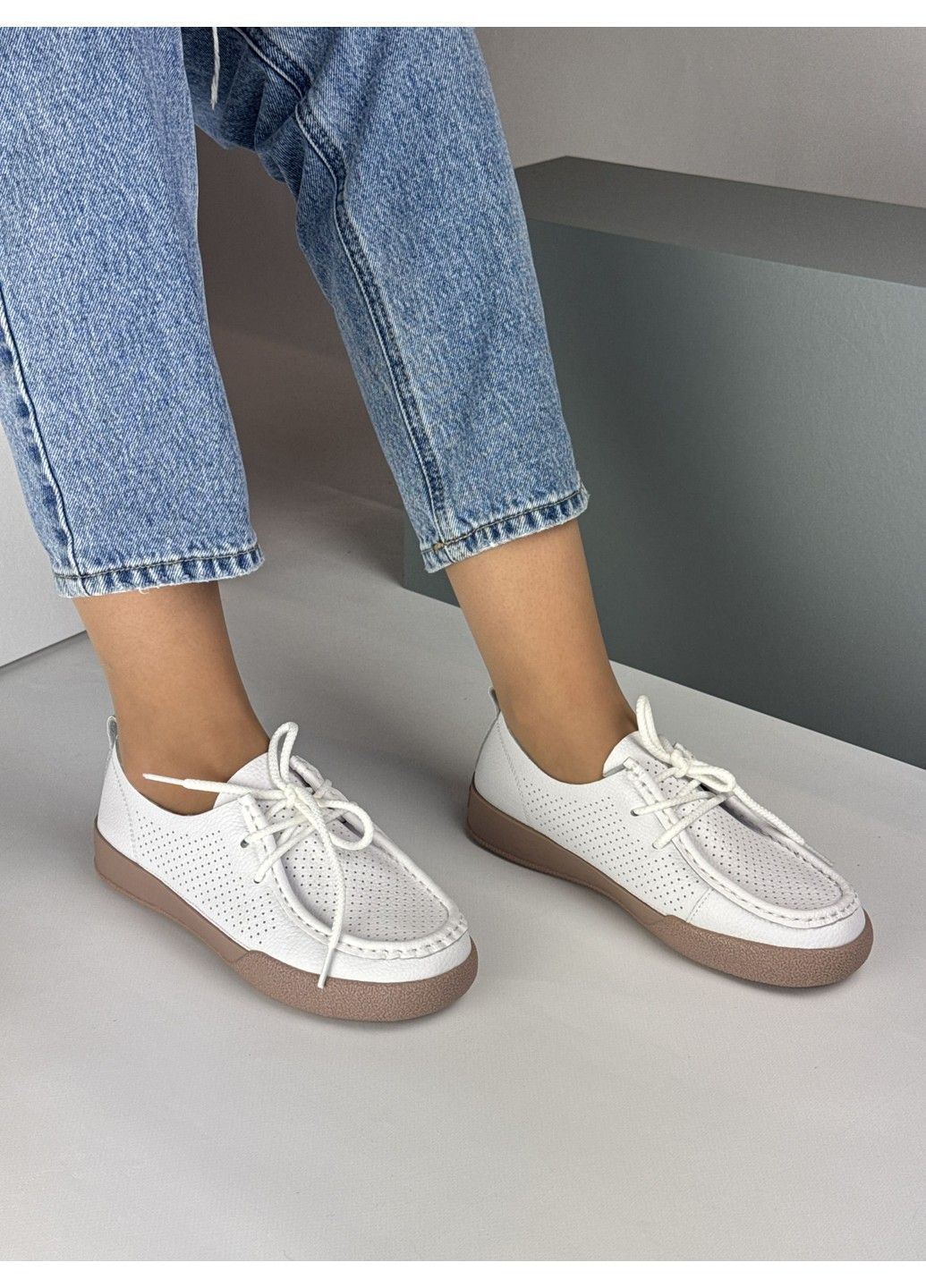 Белые 387 мокасины кожаные белые с перфорацией KDSL