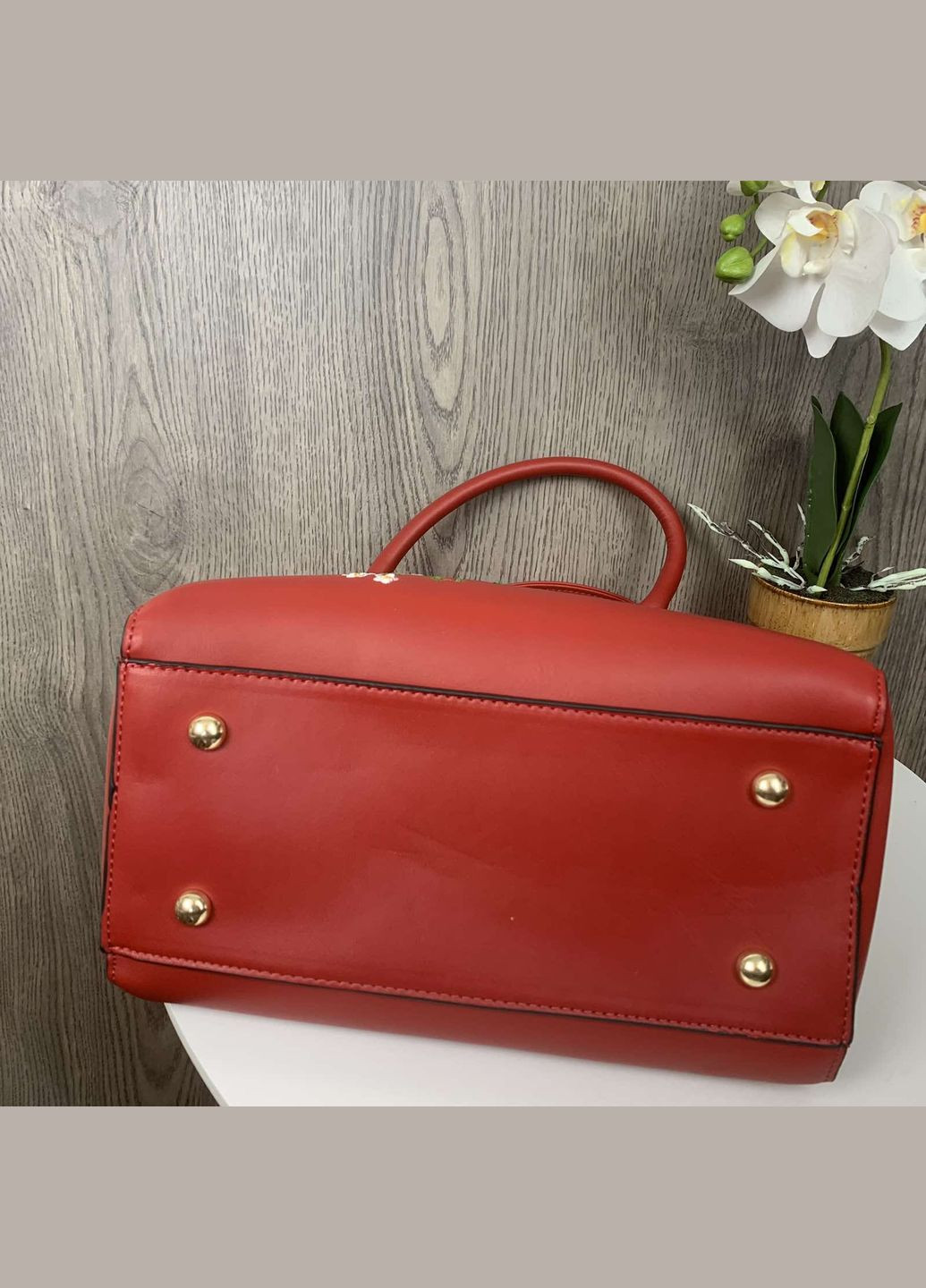 Жіноча сумка з вишивкою квітами сумочка з брелоком червона OEM (322648764)