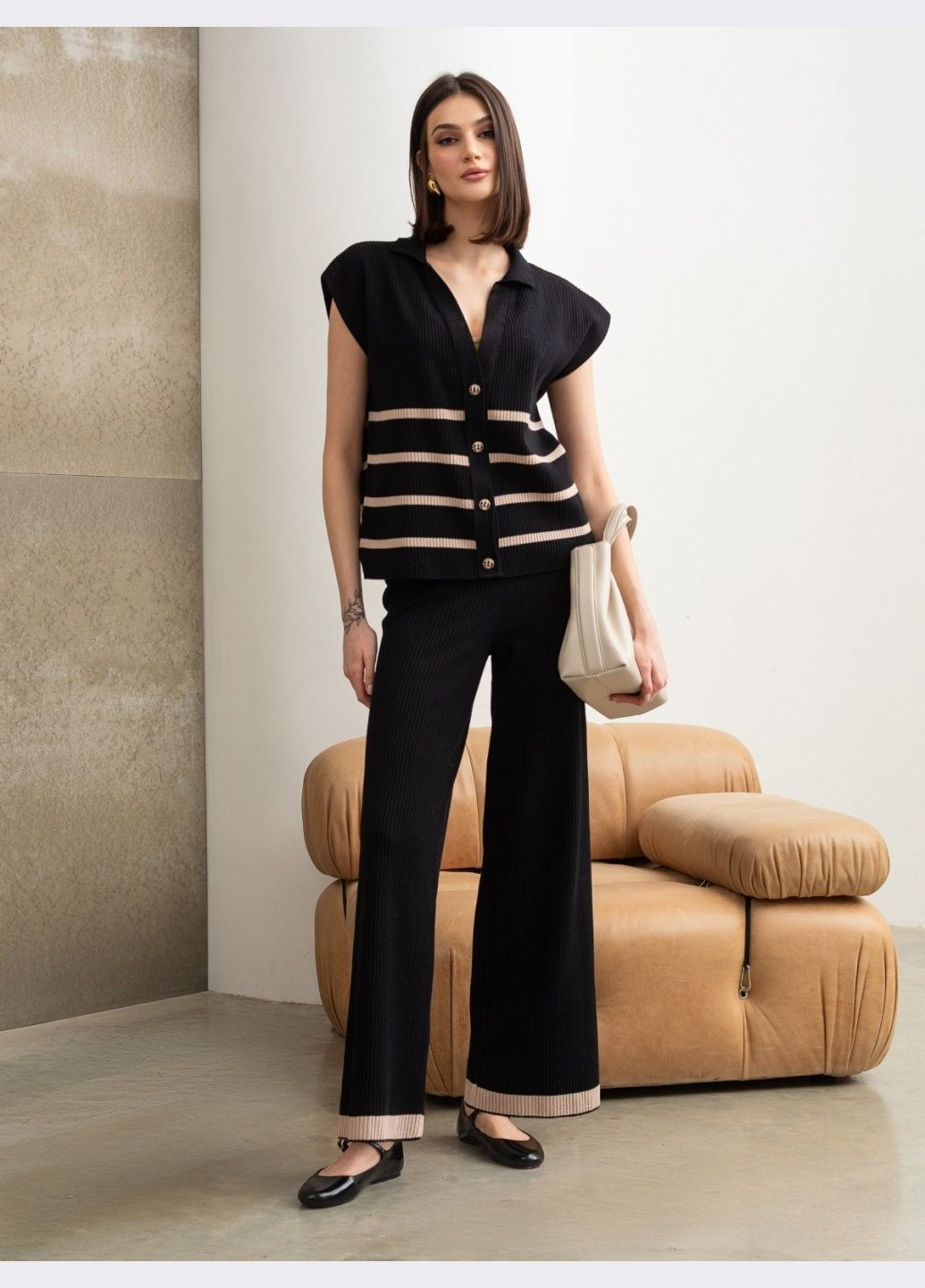 брючний костюм дрібної в'язки з жилетом у смужку чорний Dressa (324103608)