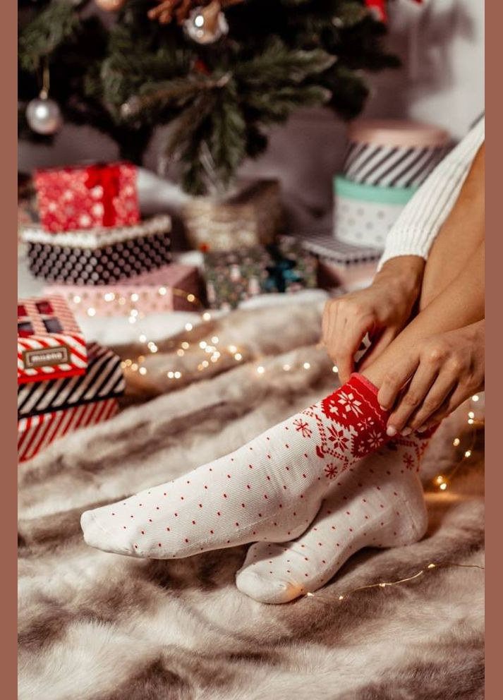 Молочні жіночі новорічні шкарпетки Milena новорічні (315070323)