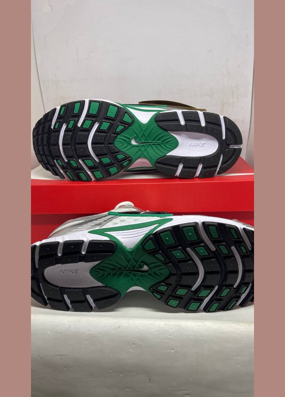 Білі кросівки чоловічі Nike V5 RNR