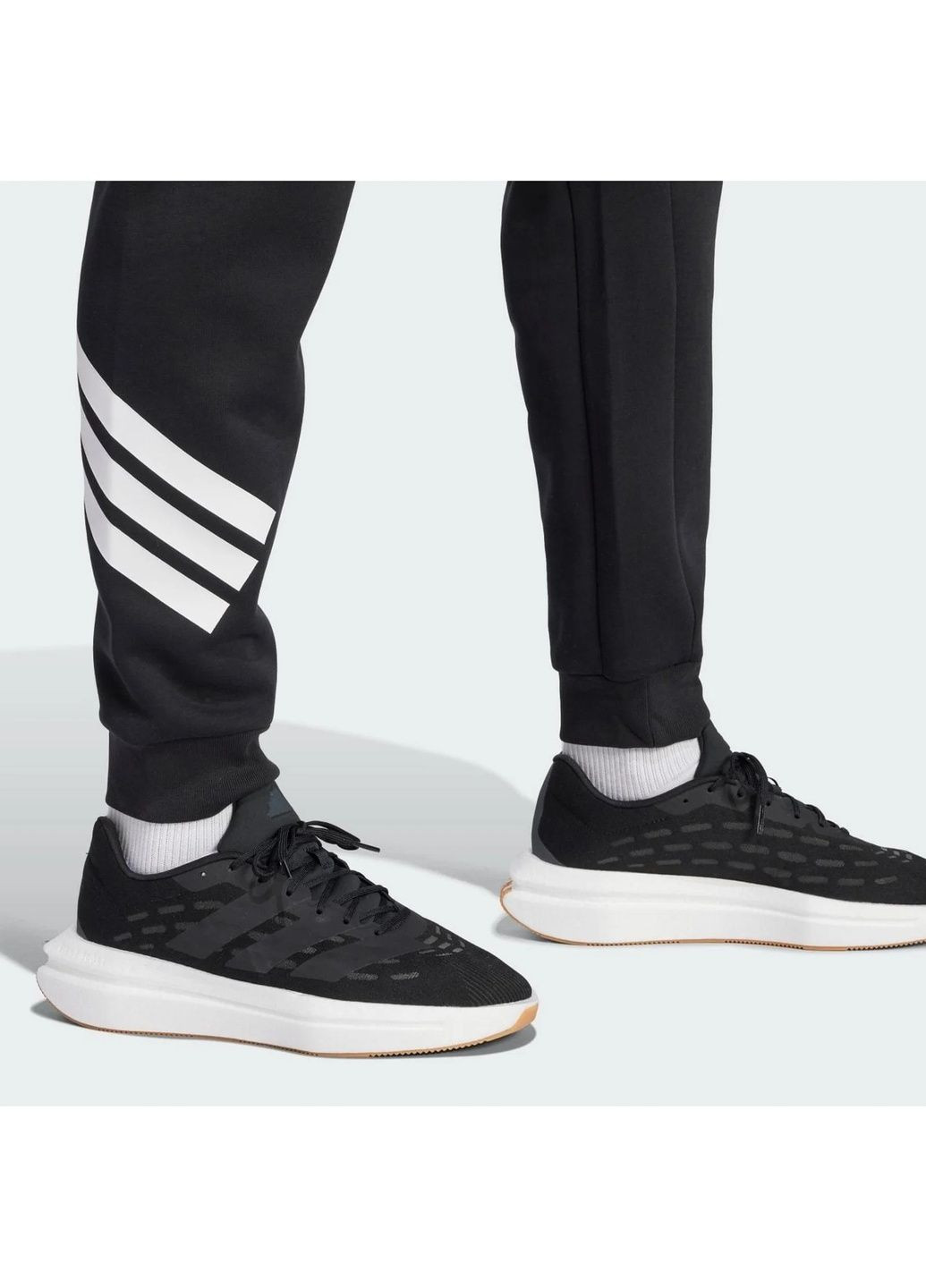 Черные демисезонные брюки adidas