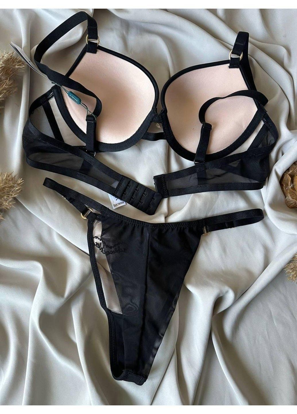 Чорний комплект бюстгальтер push-up та прозорі трусики 886 чорний CHLX