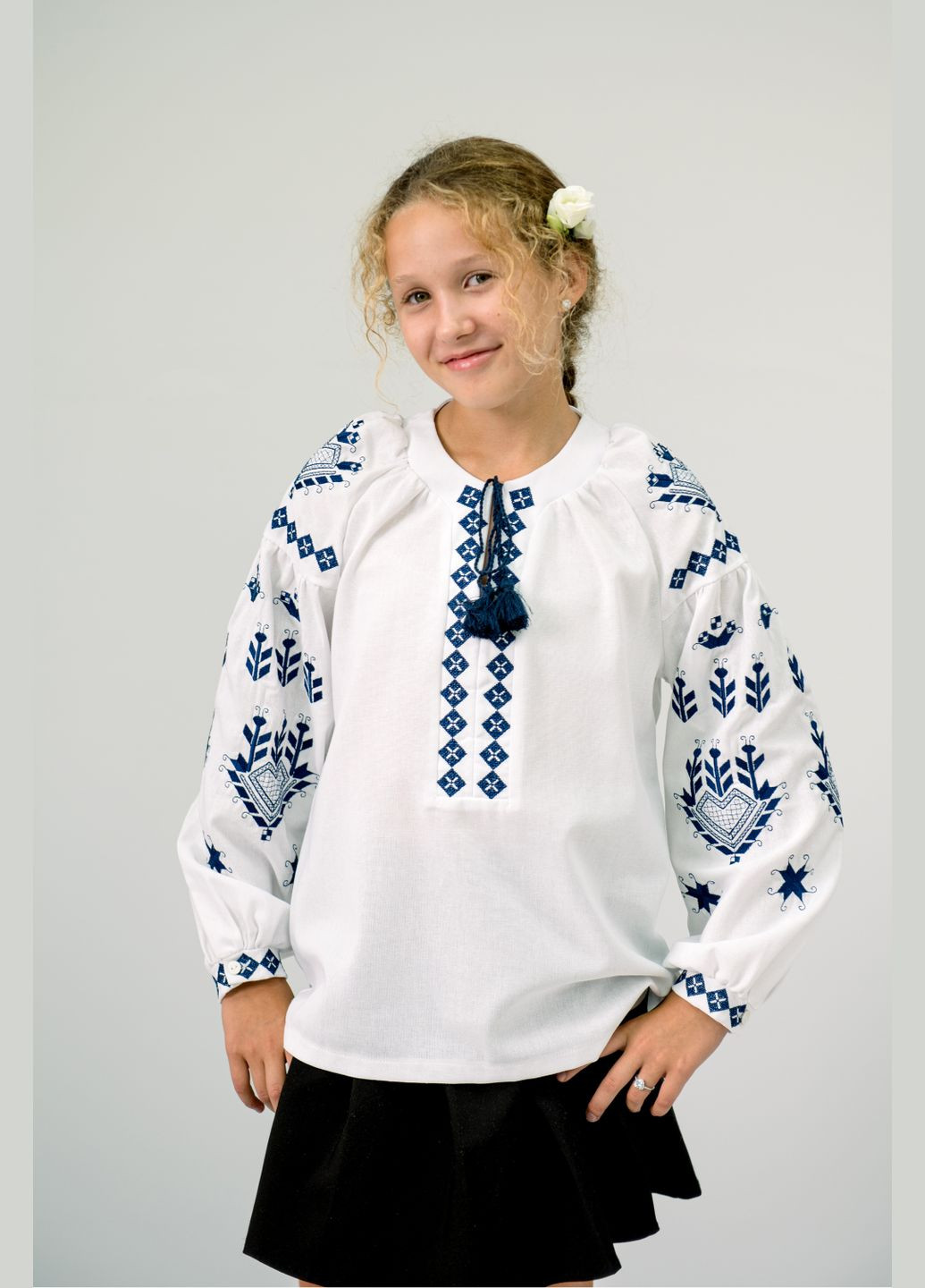 Белая детская вышиванка для девочки из льна белая с синей вышивкой узор орнамент лен (311221529)