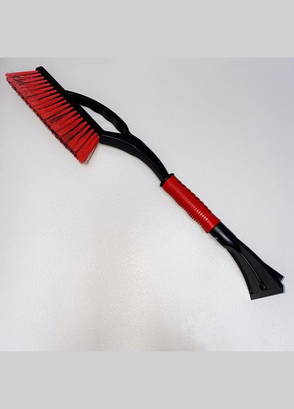 Щітка зі скребком автомобільна для снігу та льоду 57,5 см Plastik 2310 червона Ucsan (323483240)