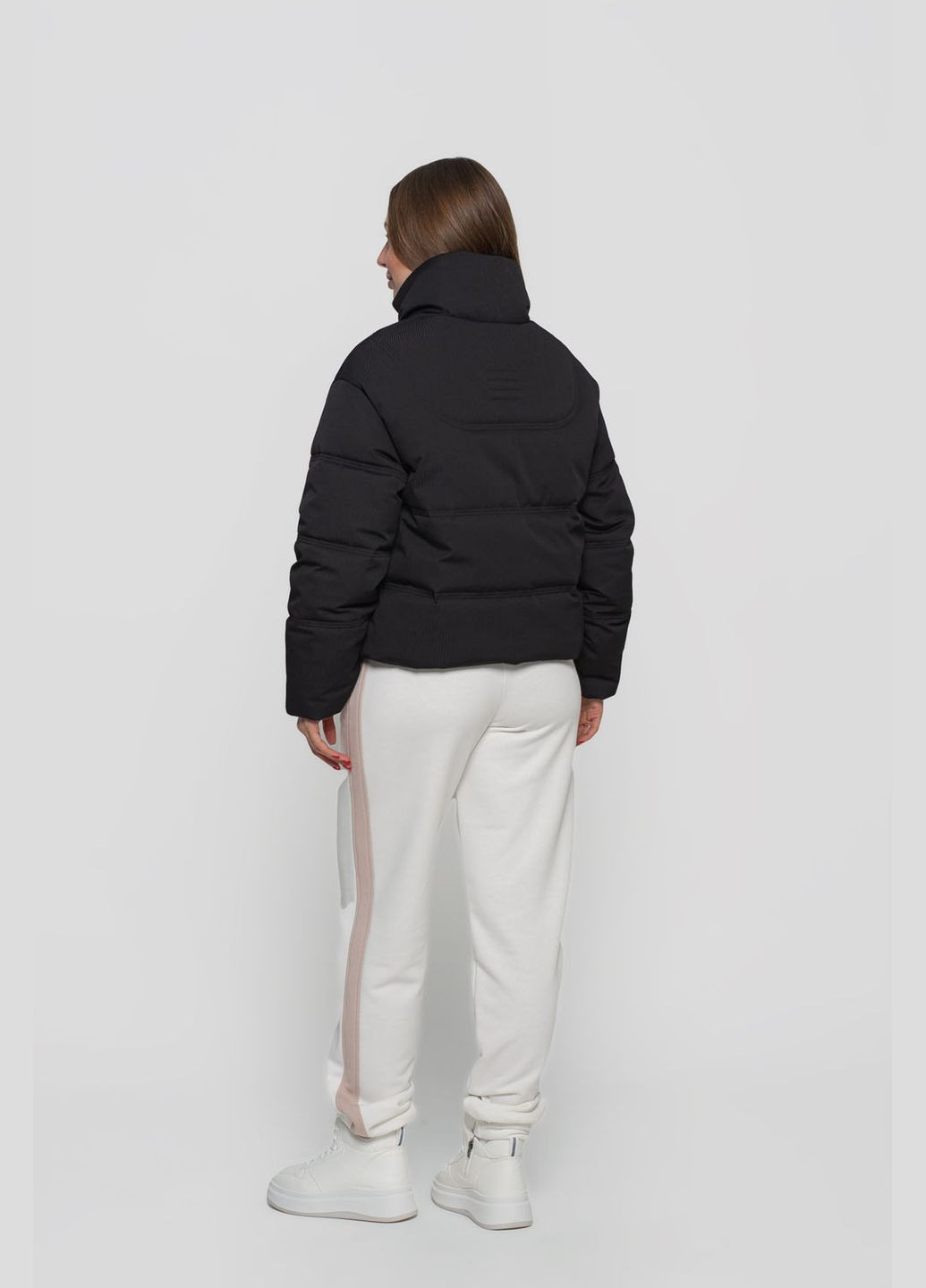 Чорна демісезонна куртка жіноча коротка raw-volna Vicco