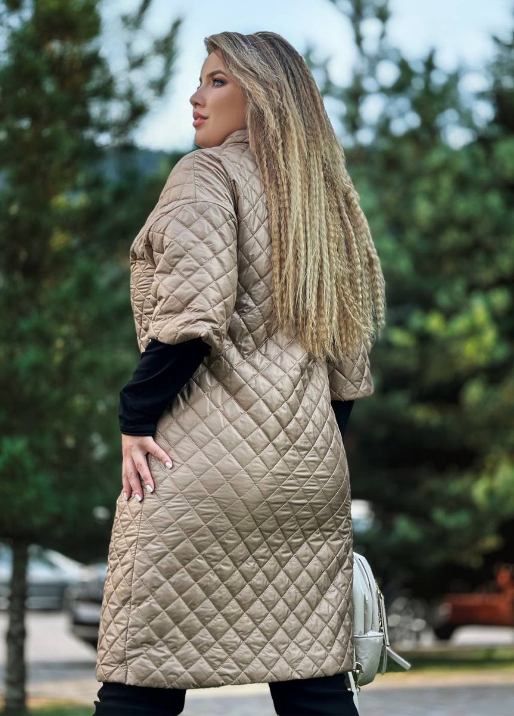 Кофейная демисезонная женское удлиненное стеганое пальто на синтепоне с рукавом 3/4 Україна