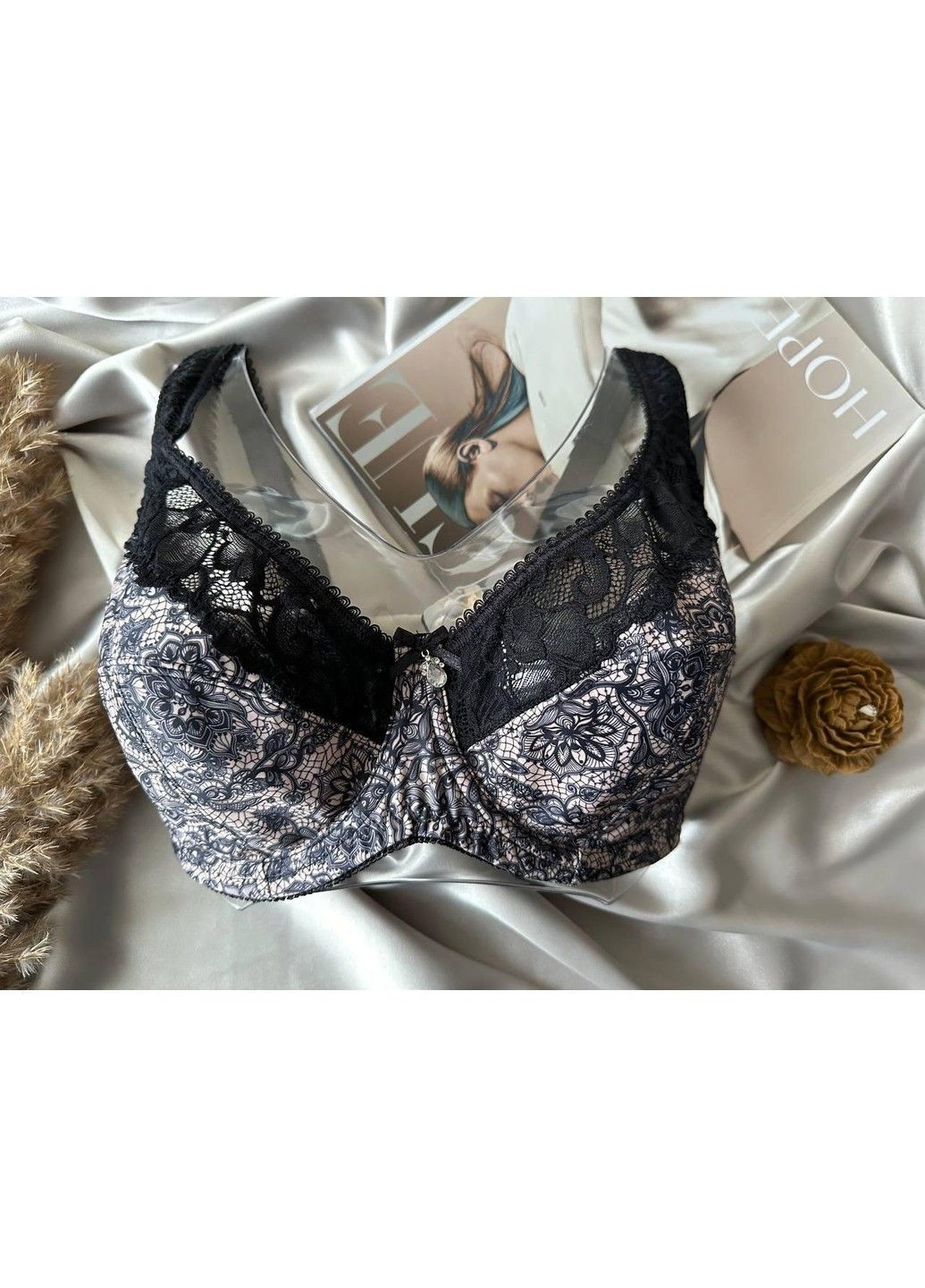 Бежевий чорно-біжевий бюстгальтер, на чашку е без поролону Lanny Mode