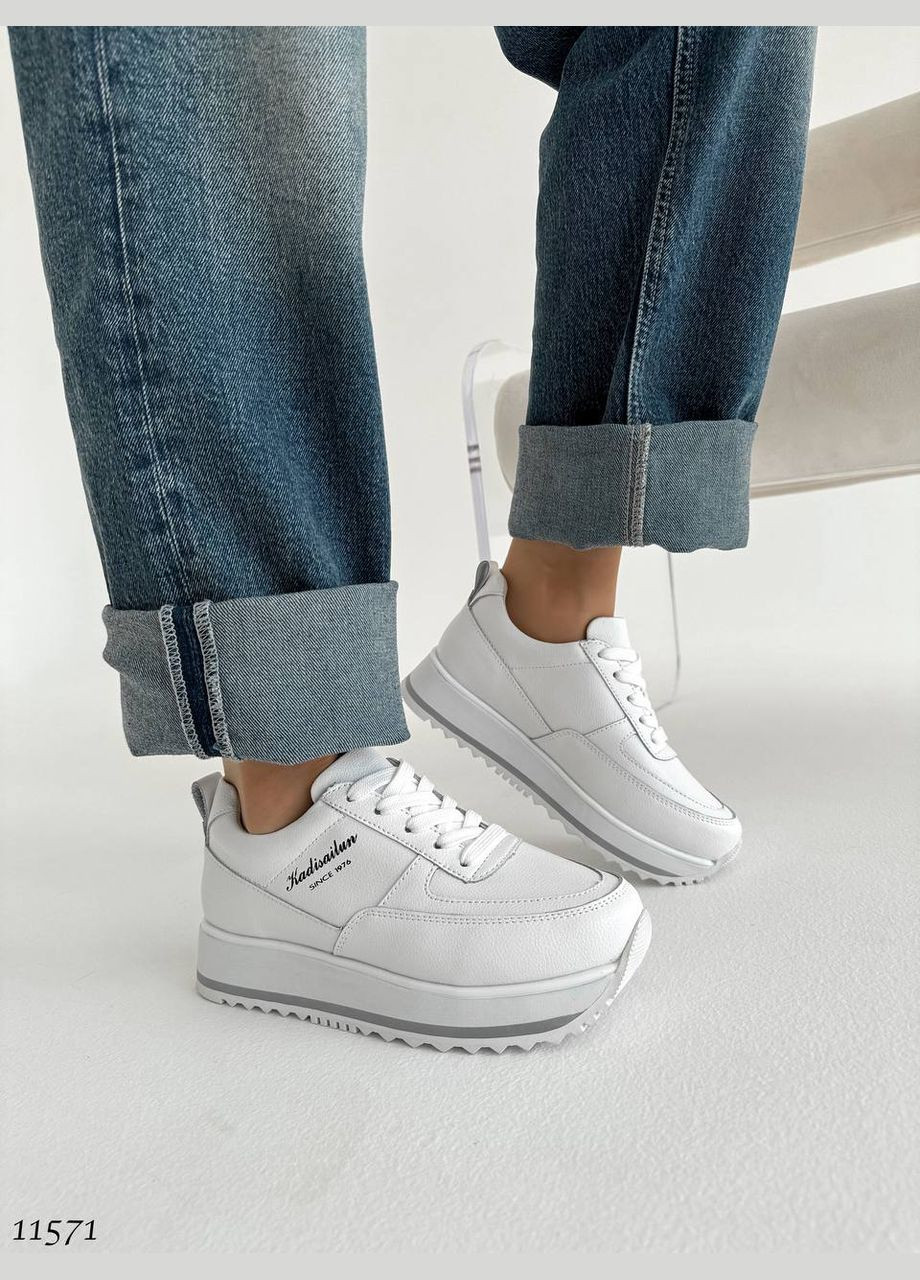 Белые демисезонные стильные женские кроссовки No Brand