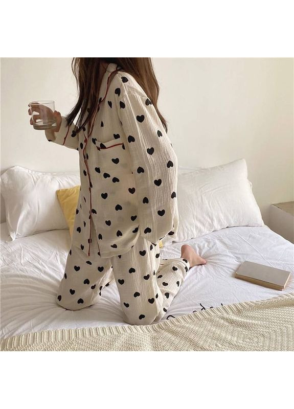 Біла всесезон піжама муслінова солодкі сни домашній брючний комплект в класичному стилі біла з чорними серцями сорочка + брюки No Brand Піжама муслінова в чорні сердечка біла