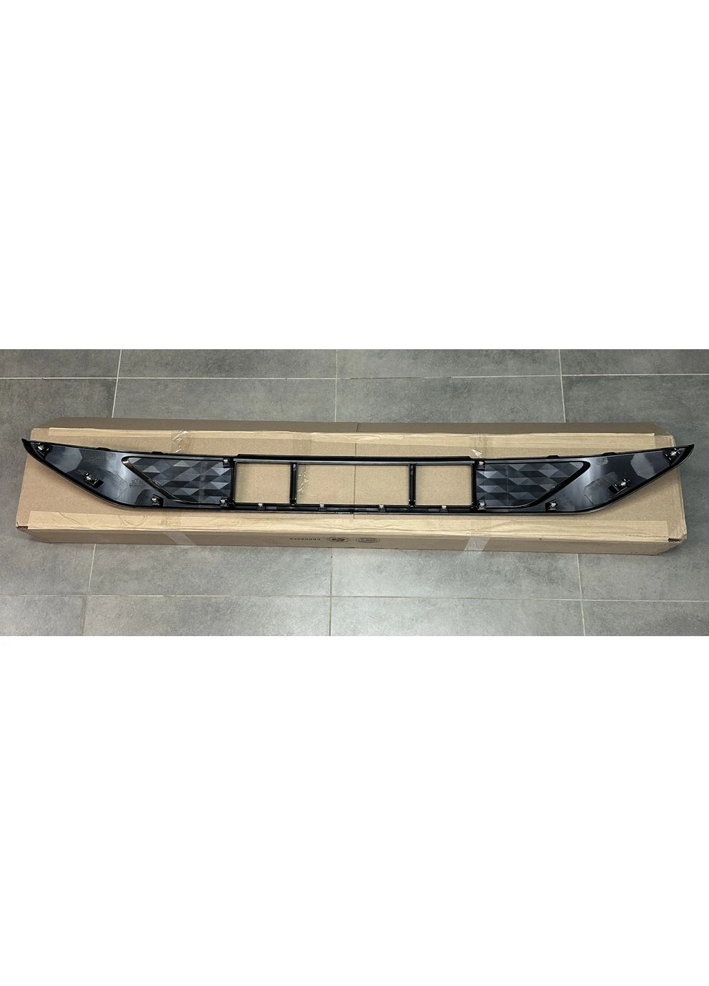 Решетка бампера Ford F-150 lighting NL3Z17B968AA Ford Motor Company (402819706)