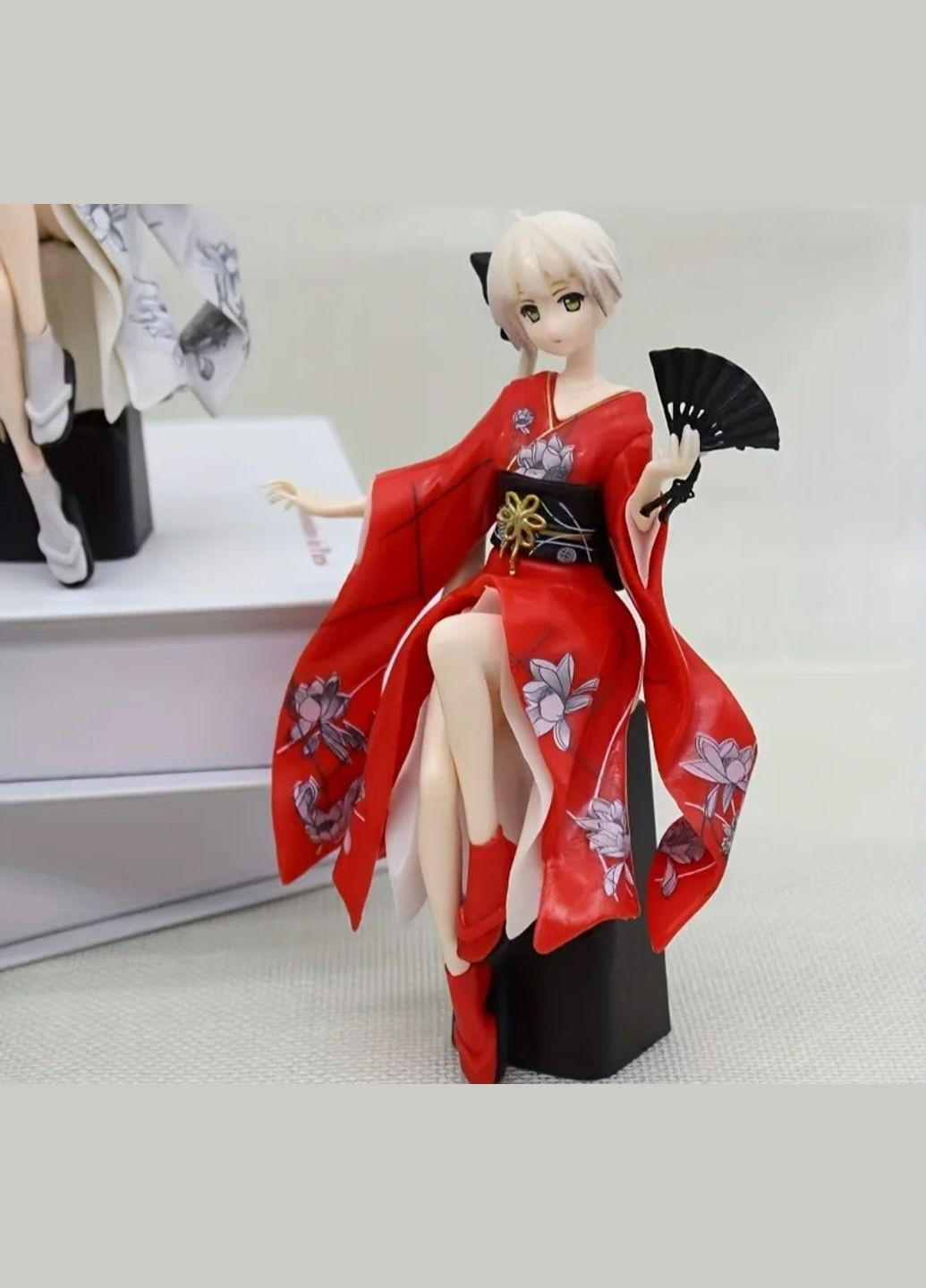 Фигурка аниме девушки в красном кимоно с веером — интерьерный декор, подарок для фанатов аниме. No Brand (350349759)