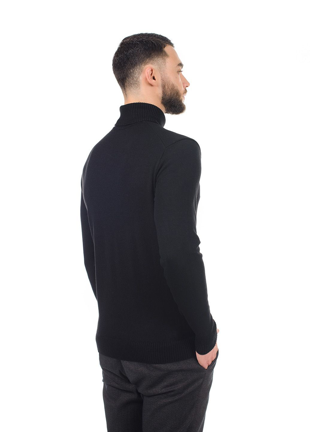Чорний чоловіча водолазка з м'якої італійської пряжі SVTR