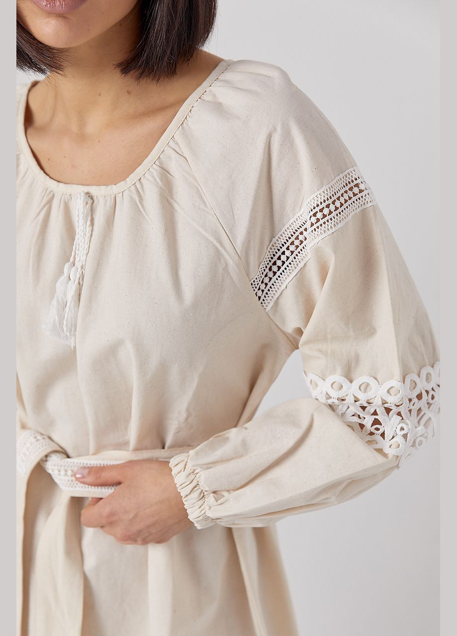 Бежева сукня зі вставками макраме на поясі та рукавах Lurex