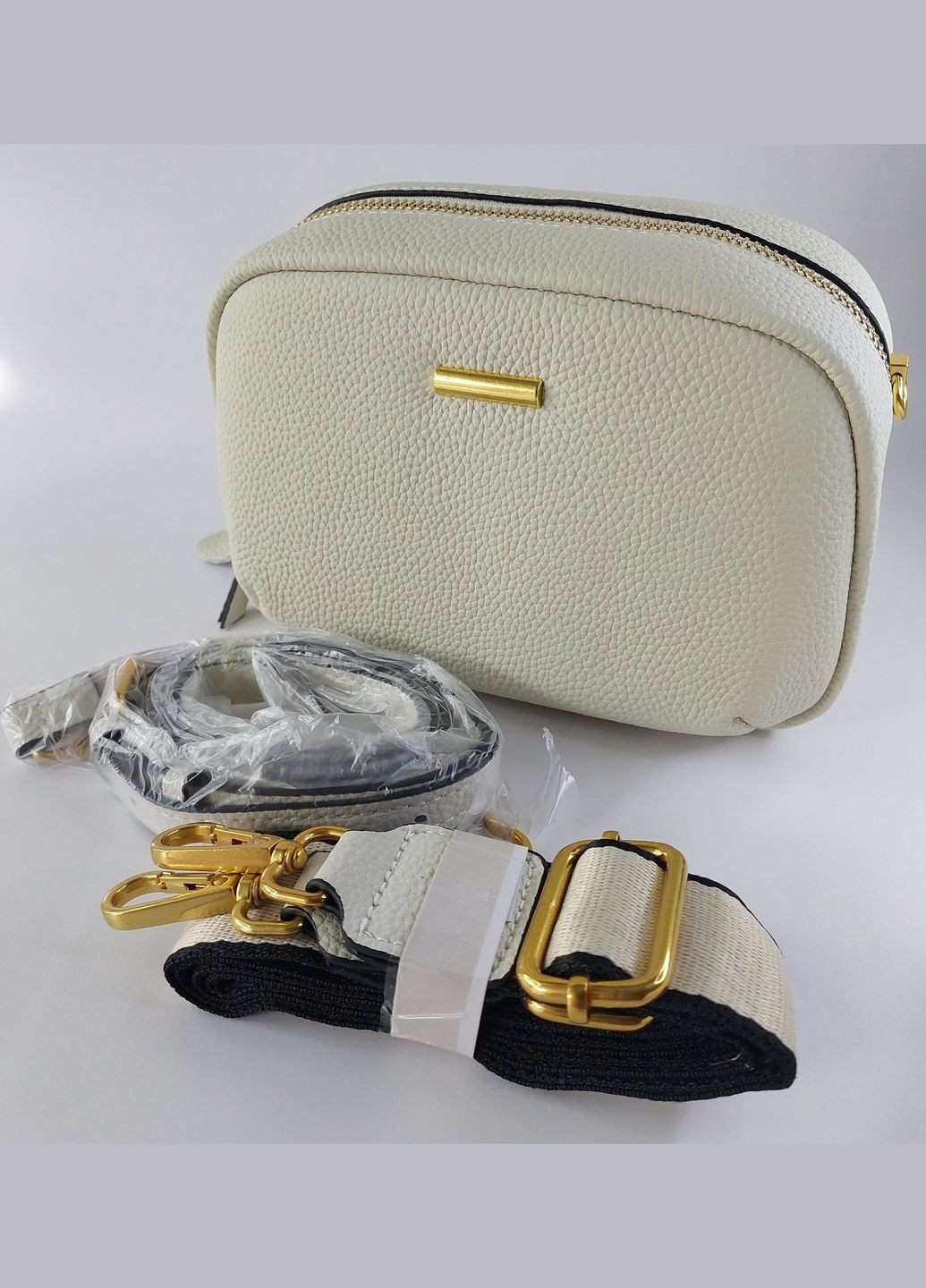 Жіноча сумка крос-боді з широким та тонким ремінцем з натуральної шкіри мала молочна No Brand (347640671)